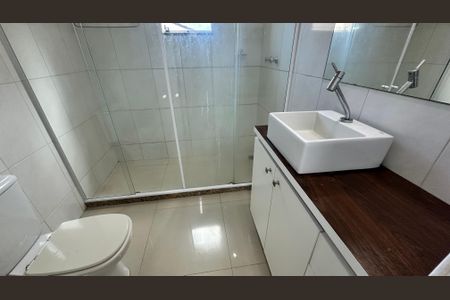 Casa de condomínio à venda com 160m², 3 quartos e 2 vagas Casa de condomínio à venda com 160m², 3 quartos e 2 vagasBanheiro da Suíte