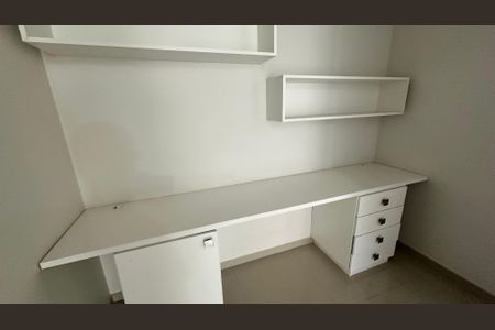 Casa de condomínio à venda com 160m², 3 quartos e 2 vagas Casa de condomínio à venda com 160m², 3 quartos e 2 vagasHall