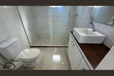 Casa de condomínio à venda com 160m², 3 quartos e 2 vagas Casa de condomínio à venda com 160m², 3 quartos e 2 vagasBanheiro da Suíte