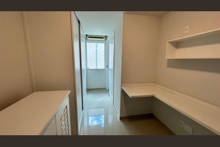 Casa de condomínio à venda com 160m², 3 quartos e 2 vagas Casa de condomínio à venda com 160m², 3 quartos e 2 vagasSemi Suíte 2