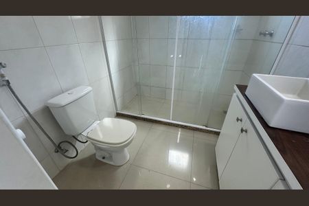 Casa de condomínio à venda com 160m², 3 quartos e 2 vagas Casa de condomínio à venda com 160m², 3 quartos e 2 vagasBanheiro da Suíte