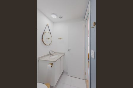 Banheiro Social de kitnet/studio à venda com 1 quarto, 25m² em Pinheiros, São Paulo