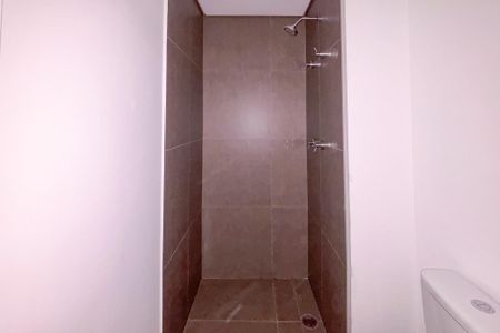 Banheiro de kitnet/studio à venda com 1 quarto, 13m² em Cerqueira César, São Paulo