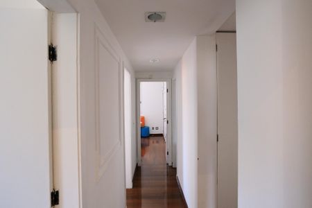 Apartamento à venda com 211m², 4 quartos e 2 vagasCorredor