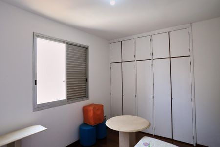 Apartamento à venda com 211m², 4 quartos e 2 vagasQuarto 2