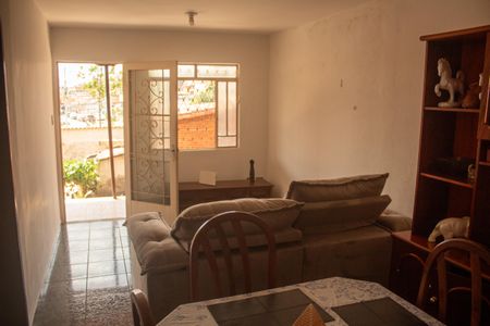 Sala de casa à venda com 2 quartos, 480m² em Colorado, Contagem