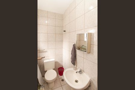 Casa à venda com 245m², 5 quartos e 6 vagas Casa à venda com 245m², 5 quartos e 6 vagasBanheiro de Serviço