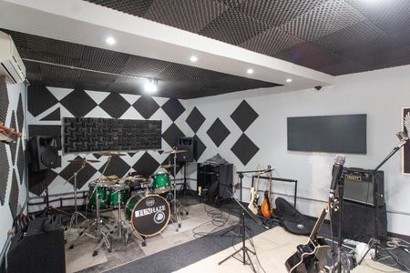 Casa à venda com 245m², 5 quartos e 6 vagas Casa à venda com 245m², 5 quartos e 6 vagasÁrea comum - Salão