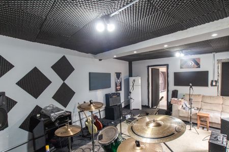 Casa à venda com 245m², 5 quartos e 6 vagas Casa à venda com 245m², 5 quartos e 6 vagasÁrea comum - Salão