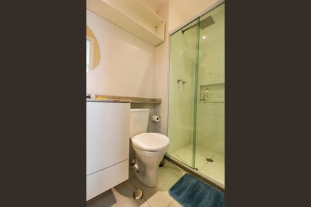 Banheiro de apartamento à venda com 1 quarto, 46m² em Jardim Tupanci, Barueri
