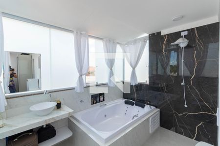 Apartamento à venda com 67m², 2 quartos e 1 vaga Apartamento à venda com 67m², 2 quartos e 1 vagaBanheiro da Suíte