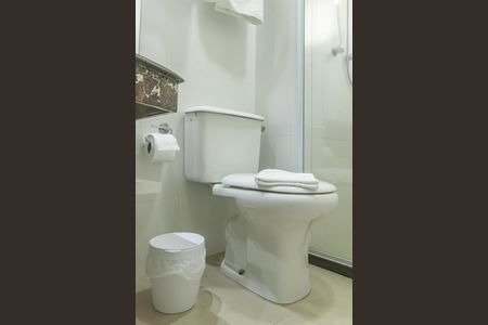 Apartamento à venda com 31m², 1 quarto e 1 vaga Apartamento à venda com 31m², 1 quarto e 1 vagaBanheiro da Suíte 1