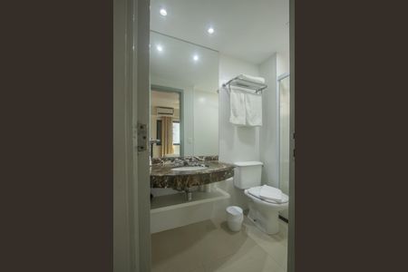 Apartamento à venda com 31m², 1 quarto e 1 vaga Apartamento à venda com 31m², 1 quarto e 1 vagaBanheiro da Suíte 1