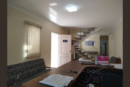 Sala de casa à venda com 3 quartos, 216m² em Chácara Seis de Outubro, São Paulo