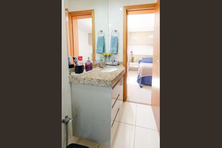 Apartamento à venda com 154m², 3 quartos e 2 vagas Apartamento à venda com 154m², 3 quartos e 2 vagasBanheiro suíte