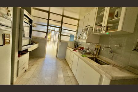 Apartamento à venda com 220m², 4 quartos e 2 vagas