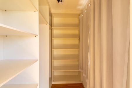 Apartamento para alugar com 92m², 3 quartos e 2 vagas Apartamento para alugar com 92m², 3 quartos e 2 vagasCloset da suíte 2