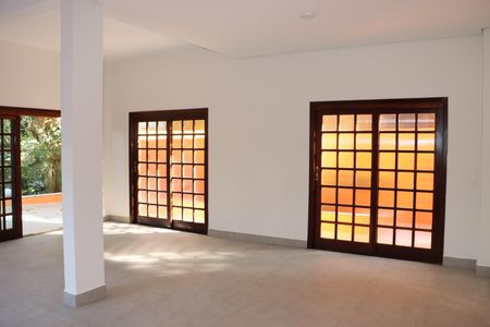 Sala de casa de condomínio para alugar com 3 quartos, 210m² em Chácara Pavoeiro, Cotia