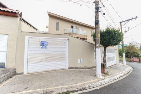Casa à venda com 150m², 2 quartos e 2 vagas Casa à venda com 150m², 2 quartos e 2 vagasFachada