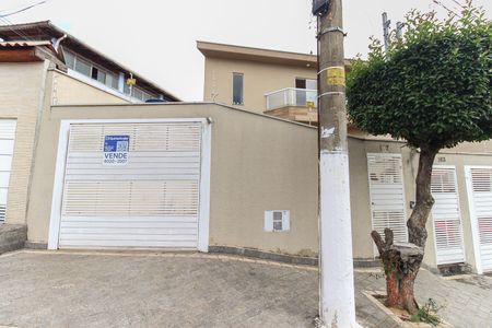 Casa à venda com 150m², 2 quartos e 2 vagas Casa à venda com 150m², 2 quartos e 2 vagasFachada