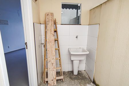 Casa à venda com 72m², 2 quartos e 1 vagaÁrea de Serviço