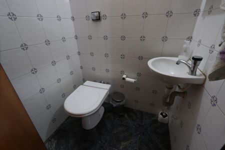 Casa à venda com 79m², 2 quartos e 2 vagasLavabo