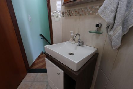Casa à venda com 79m², 2 quartos e 2 vagasBanheiro