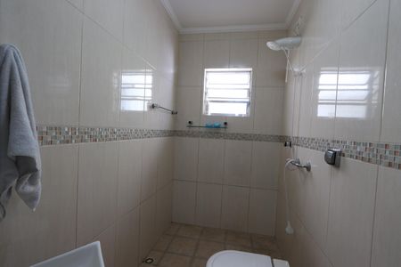 Casa à venda com 79m², 2 quartos e 2 vagasBanheiro