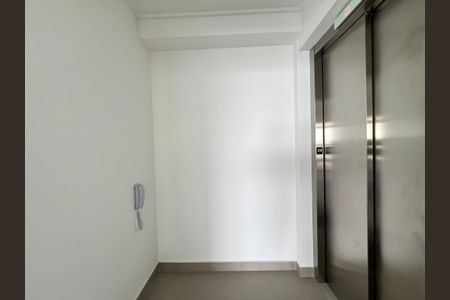 Apartamento à venda com 229m², 4 quartos e 4 vagas Apartamento à venda com 229m², 4 quartos e 4 vagasHall