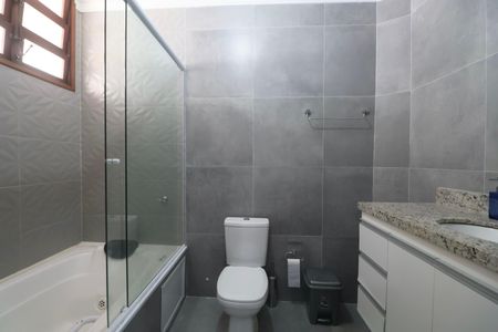 Casa para alugar com 800m², 4 quartos e 4 vagas Casa para alugar com 800m², 4 quartos e 4 vagasBanheiro Suíte 2