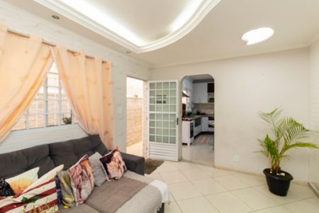 Casa à venda com 150m², 2 quartos e 1 vaga Casa à venda com 150m², 2 quartos e 1 vagaSala