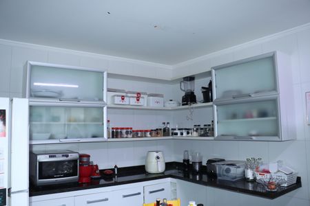 Casa de condomínio para alugar com 458m², 4 quartos e 4 vagasCozinha