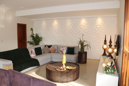 Sala de casa de condomínio para alugar com 4 quartos, 458m² em Jardim Indaia, Embu das Artes