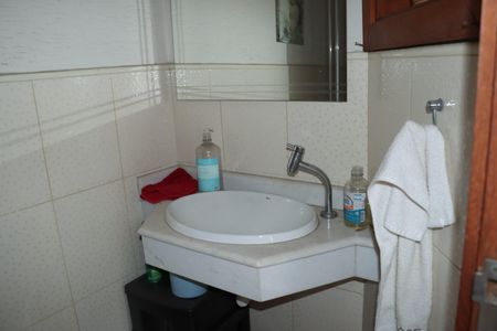 Casa de condomínio para alugar com 458m², 4 quartos e 4 vagasBanheiro de Serviço