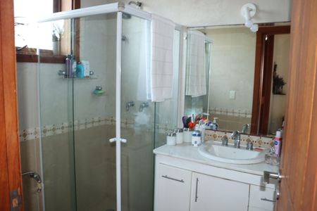 Casa de condomínio para alugar com 458m², 4 quartos e 4 vagasBanheiro da Suíte 3