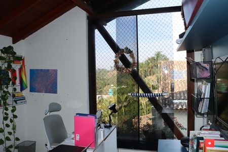 Casa de condomínio para alugar com 458m², 4 quartos e 4 vagasEscritório