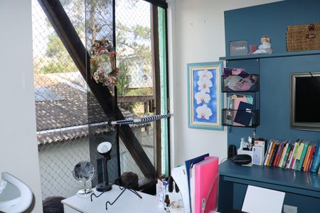 Casa de condomínio para alugar com 458m², 4 quartos e 4 vagasEscritório