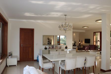 Casa de condomínio para alugar com 458m², 4 quartos e 4 vagasSala