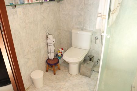 Casa de condomínio para alugar com 458m², 4 quartos e 4 vagasBanheiro da Suíte 1