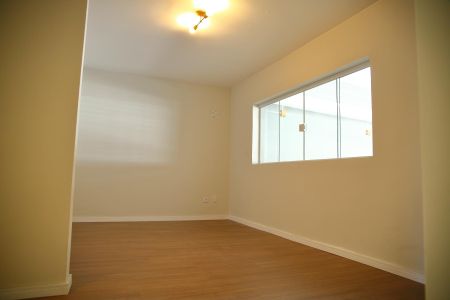 Casa à venda com 181m², 3 quartos e 2 vagasSala