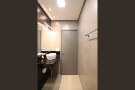 Casa à venda com 300m², 3 quartos e 4 vagasBanheiro Suíte 2