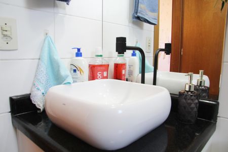 Apartamento à venda com 56m², 2 quartos e 1 vagaBanheiro Social