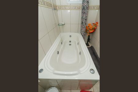 Casa à venda com 215m², 4 quartos e 3 vagasBanheiro Casa Fundos