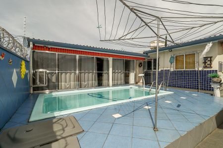 Casa à venda com 215m², 4 quartos e 3 vagasPiscina
