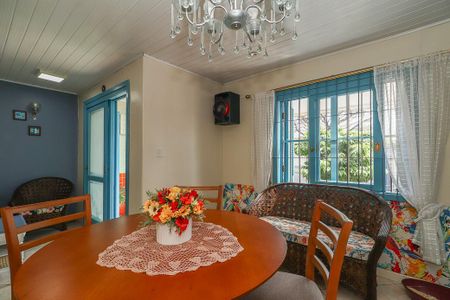 Casa à venda com 215m², 4 quartos e 3 vagasSala