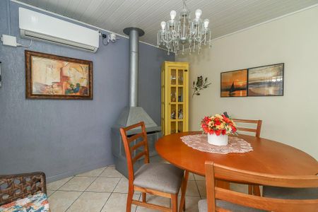 Casa à venda com 215m², 4 quartos e 3 vagasSala