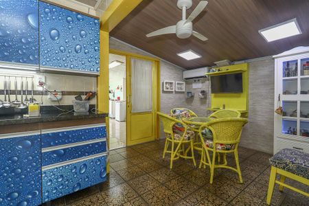 Casa à venda com 215m², 4 quartos e 3 vagasCozinha