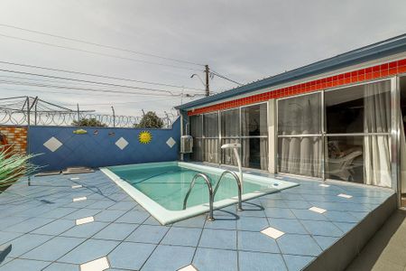 Casa à venda com 215m², 4 quartos e 3 vagasPiscina