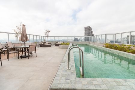 Apartamento à venda com 32m², 1 quarto e 1 vaga Apartamento à venda com 32m², 1 quarto e 1 vagaÁrea comum - Piscina