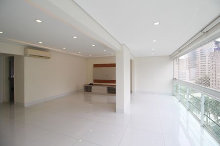 Apartamento à venda com 140m², 3 quartos e 2 vagas Apartamento à venda com 140m², 3 quartos e 2 vagasSala